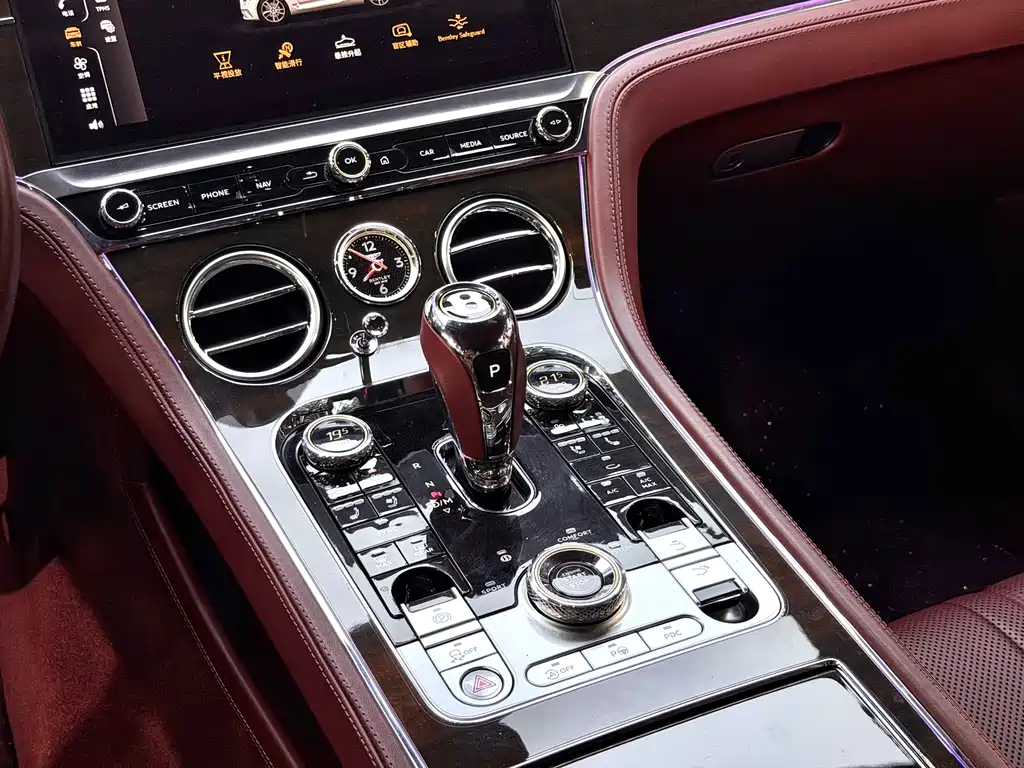 Bentley Continental 2020 — фото 24