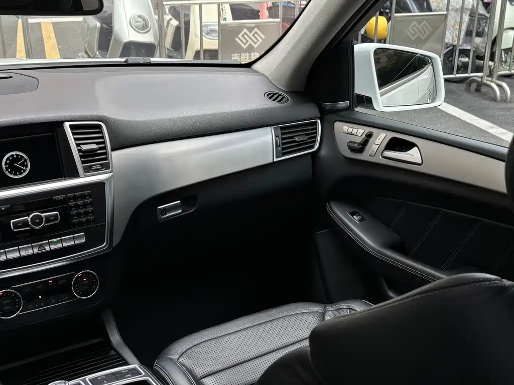 Mercedes-Benz M-Class AMG 2015 — фото 14
