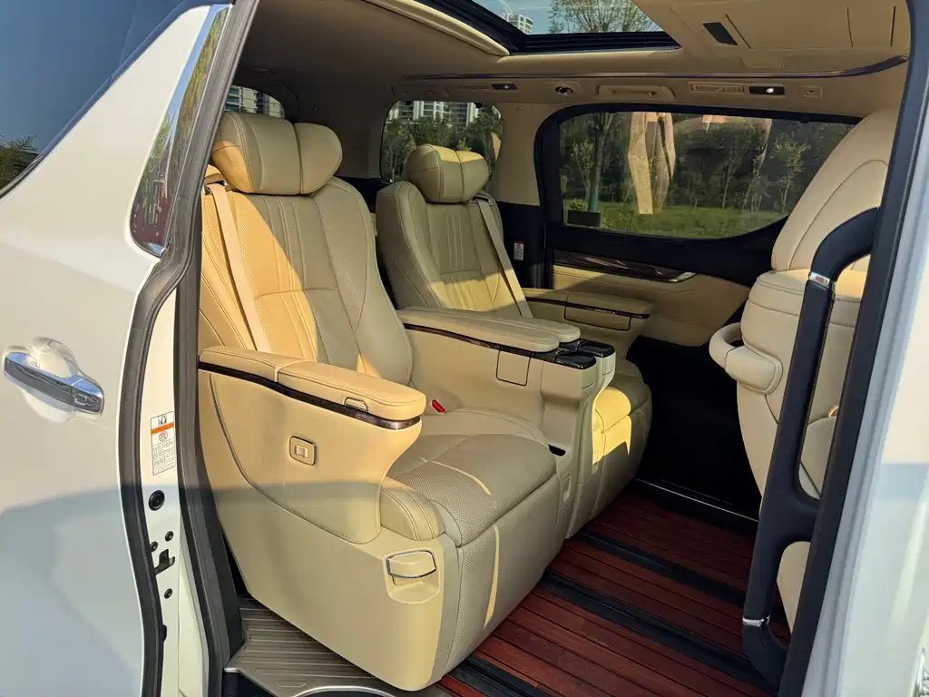 Toyota Alphard 2018 — фото 8
