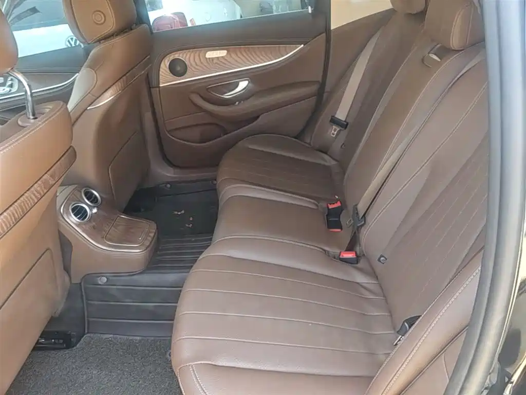 Mercedes-Benz E-Class 2023 — фото 17