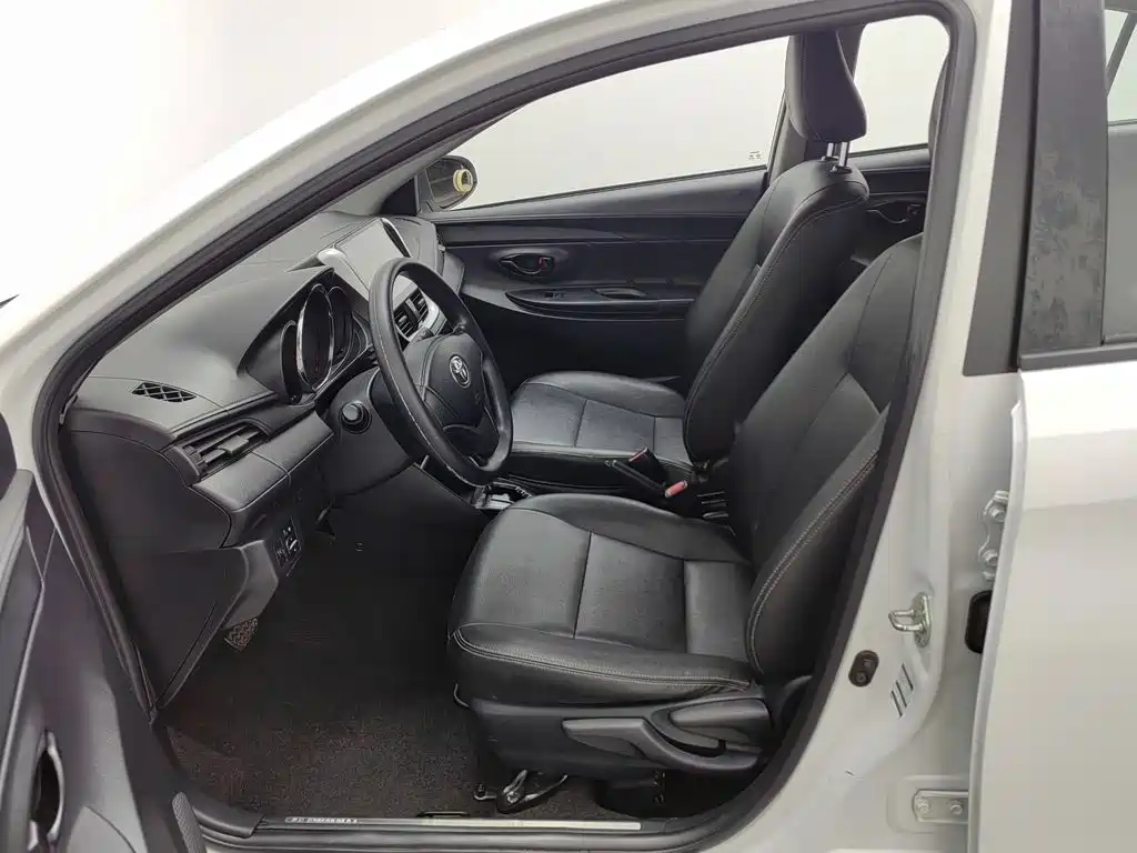 Toyota Yaris L 2019 — фото 10