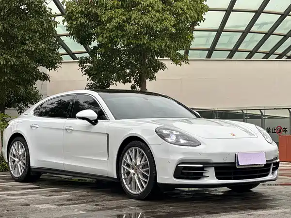 Porsche Panamera 2021