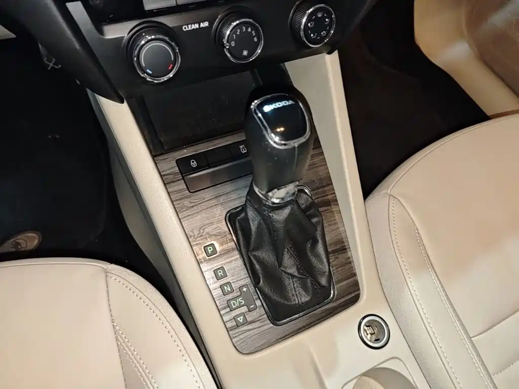 Skoda Octavia 2016 — фото 10