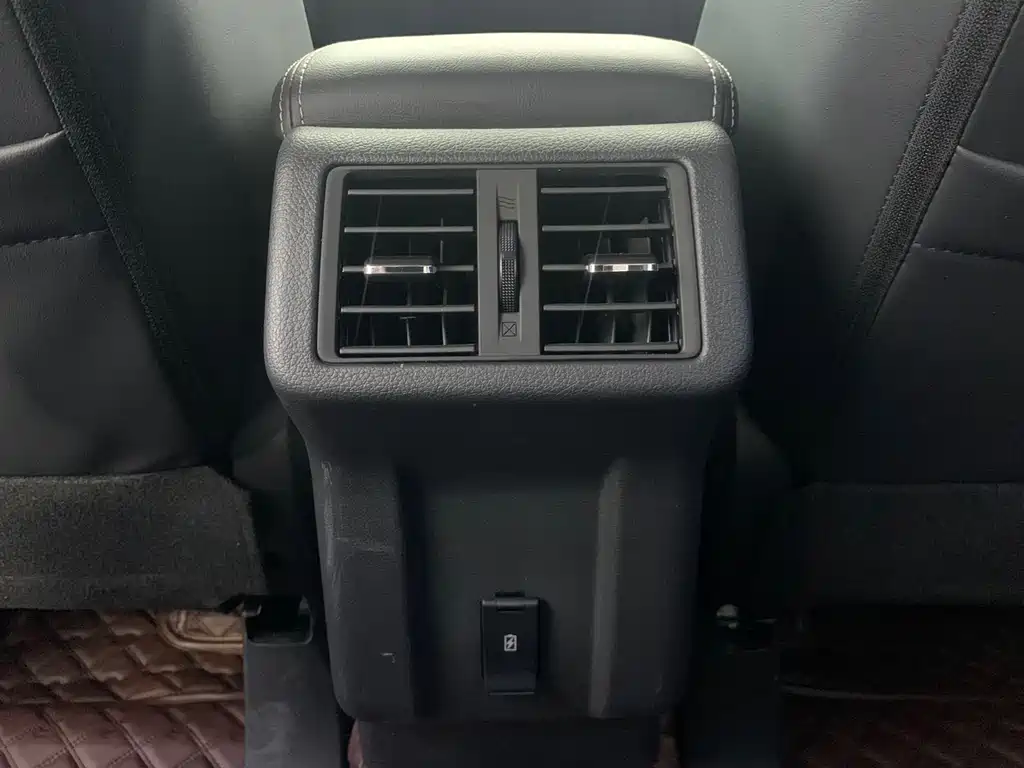 Mitsubishi Outlander 2022 — фото 15