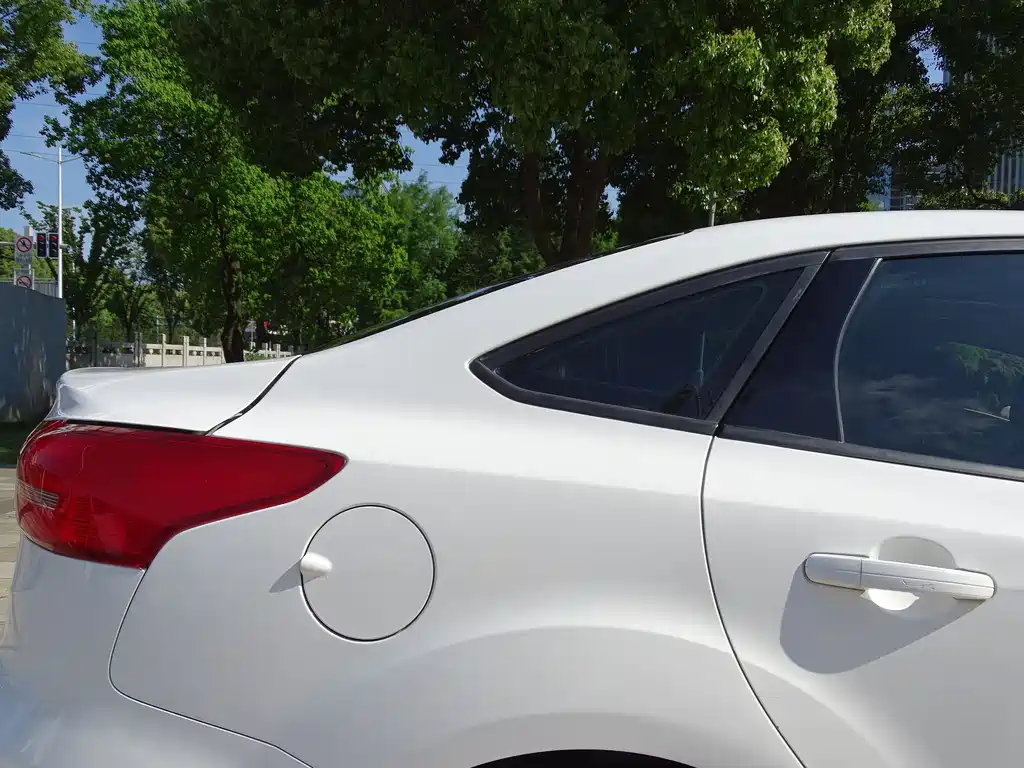 Ford Focus 2015 — фото 10