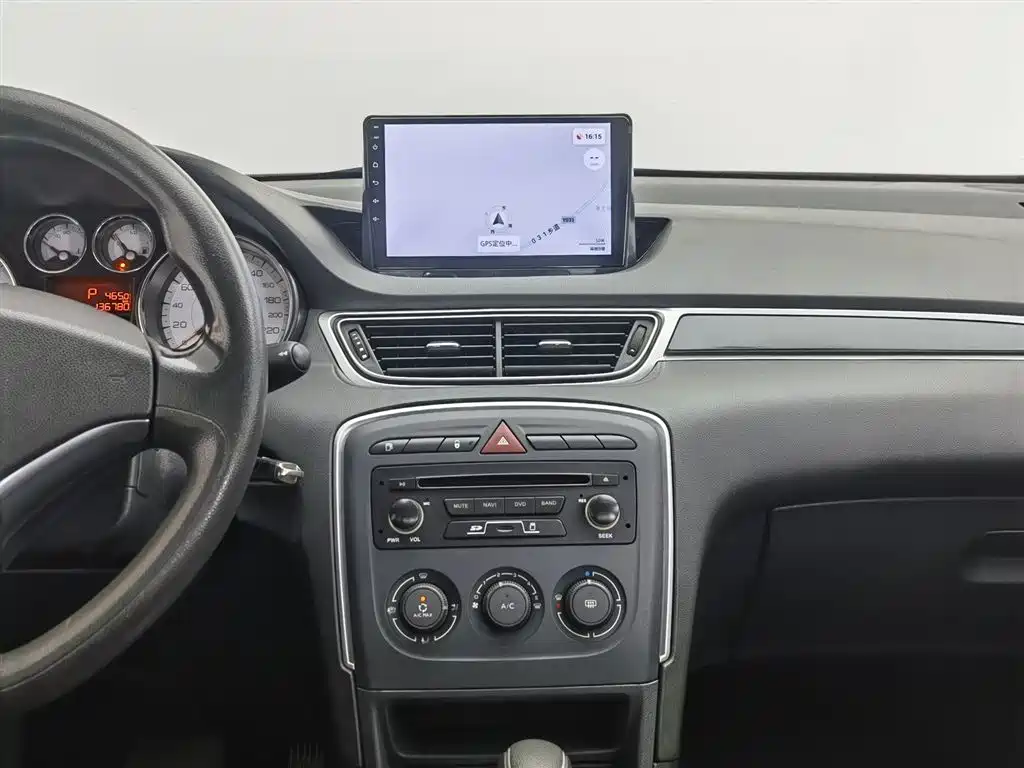 Peugeot 308 2014 — фото 12