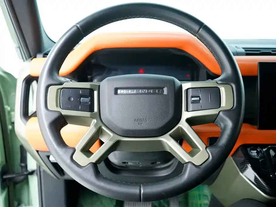 Land Rover Defender 2023 — фото 18