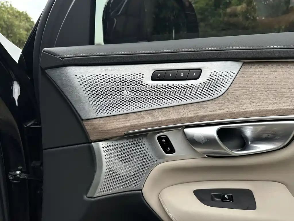 Volvo XC90 PHEV 2025 — фото 12