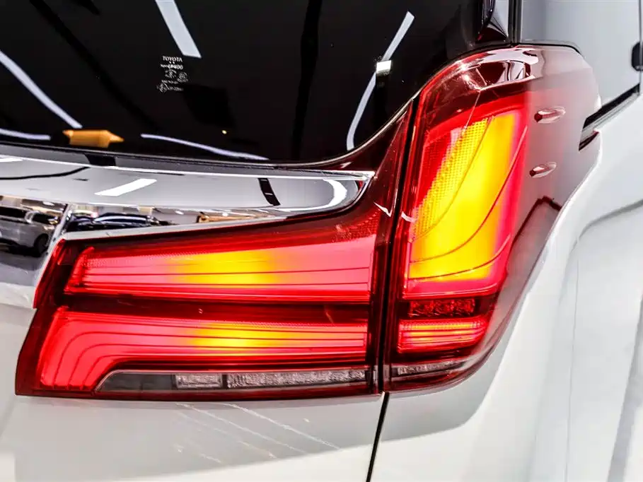 Toyota Alphard 2021 — фото 30