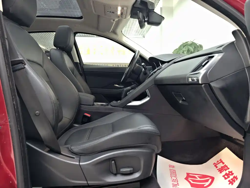 Jaguar E-PACE 2020 — фото 16
