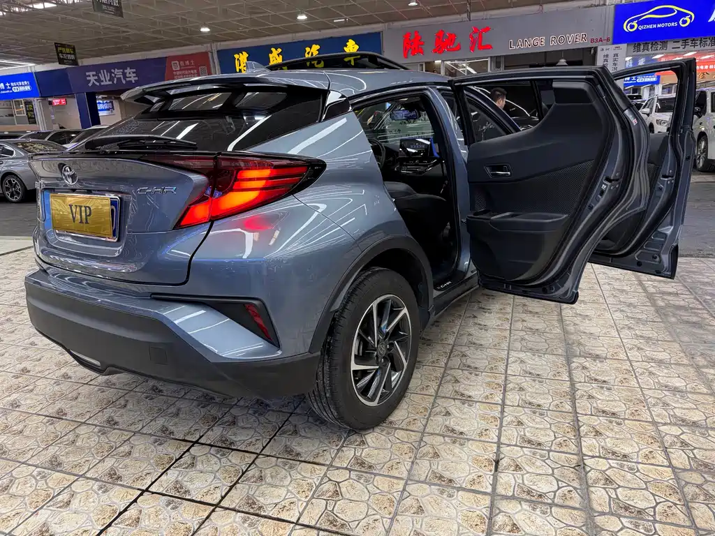 Toyota C-HR 2023 — фото 23
