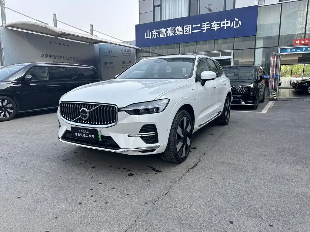 Volvo XC60 PHEV 2024 — фото 1