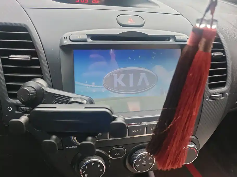 Kia K3 2014 — фото 13