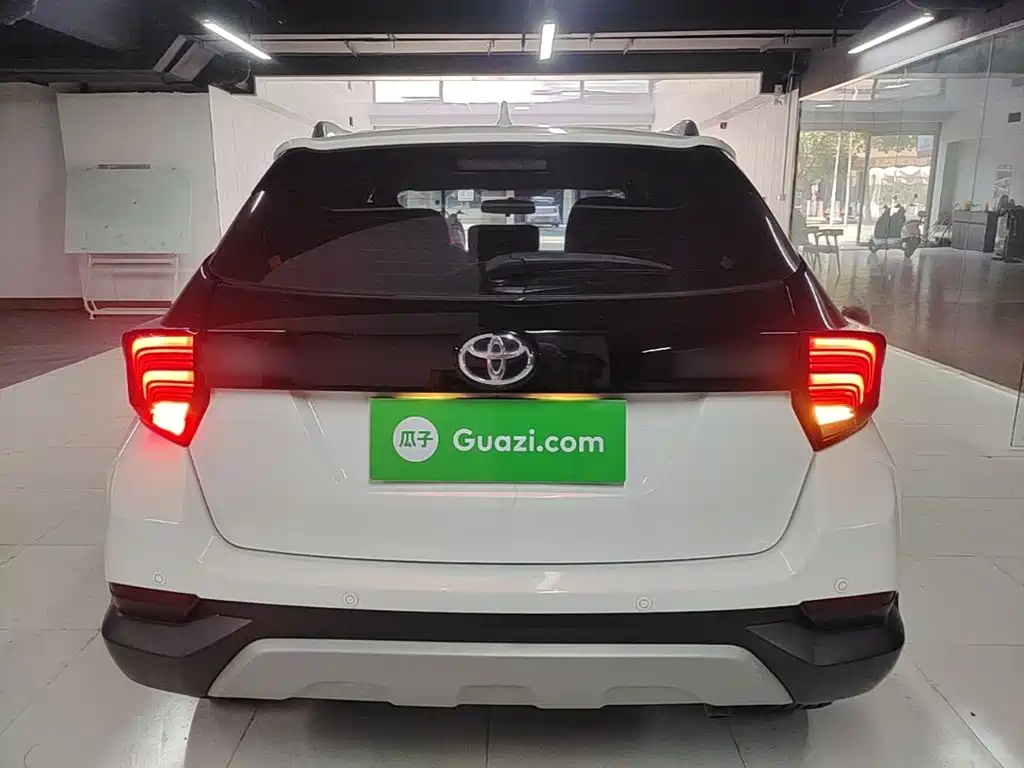 Toyota Yaris L 2021