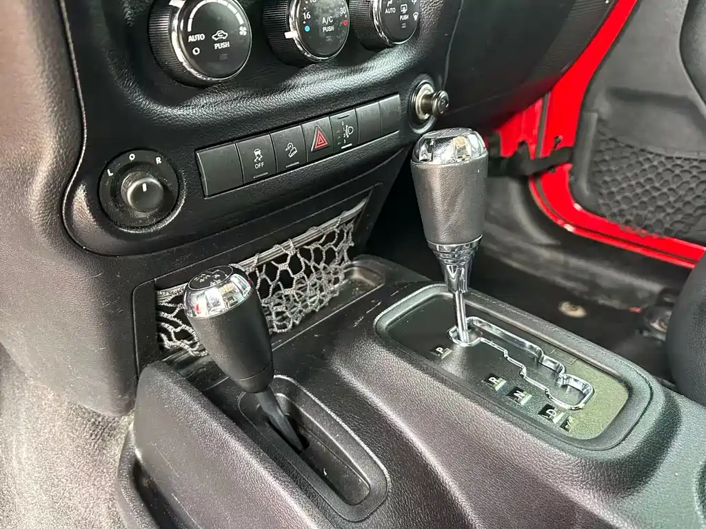 Jeep Wrangler 2014 — фото 12