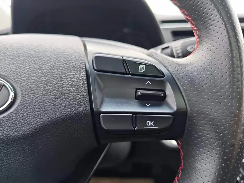 Hyundai Elantra 2018 — фото 10
