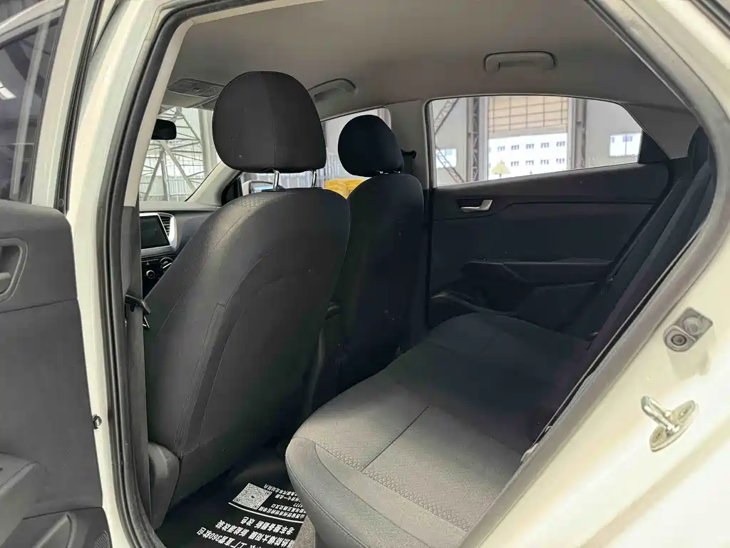 Hyundai Verna 2016 — фото 11