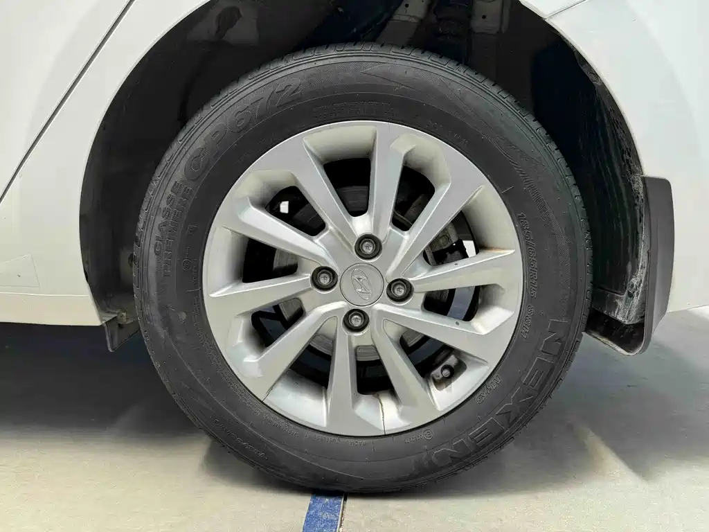 Hyundai Verna 2016 — фото 12