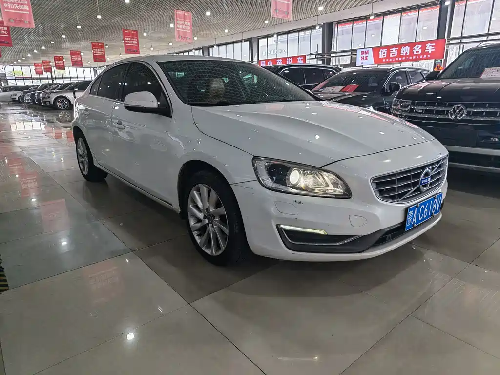 Volvo S60 2015 — фото 3