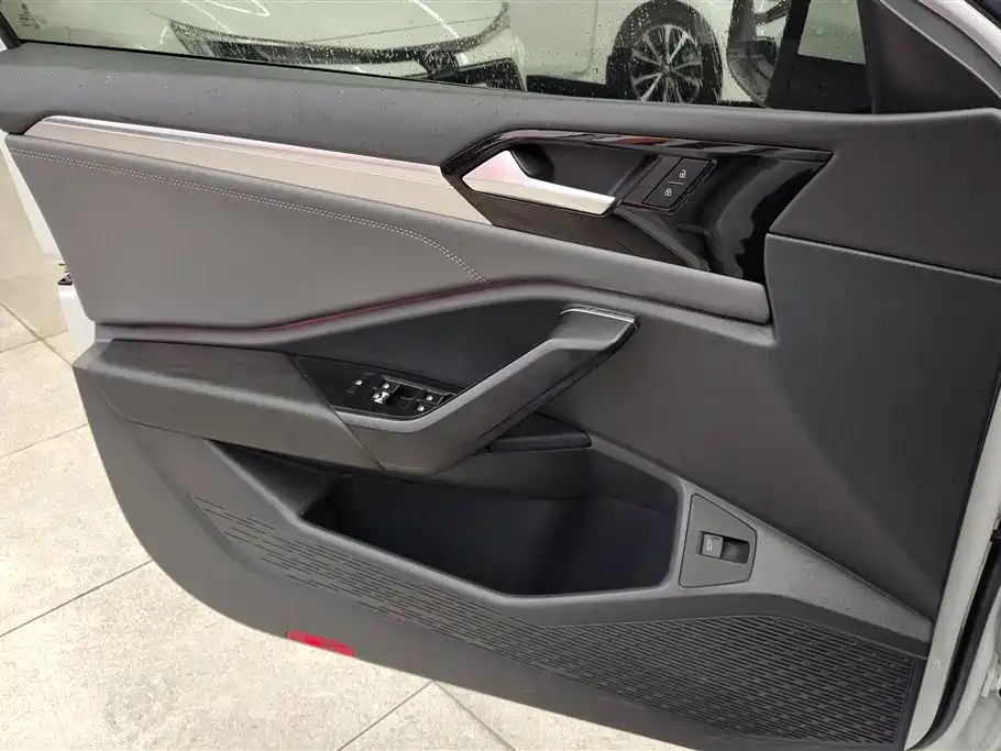 Volkswagen Sagitar 2020