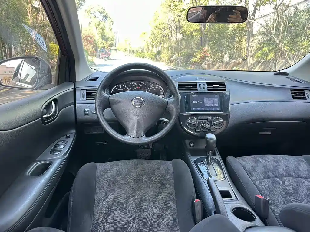 Nissan Tiida 2015 — фото 19