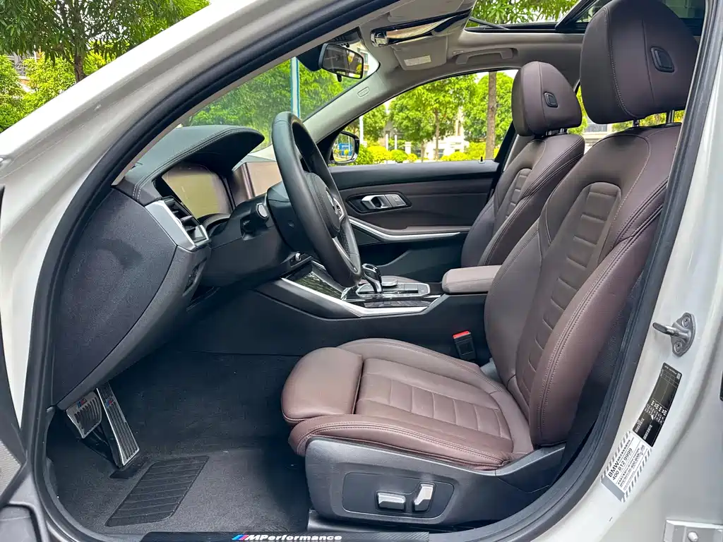 BMW 3 Series 2019 — фото 12
