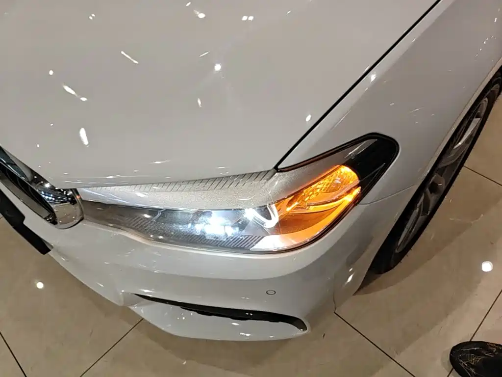 BMW 5 Series 2018 — фото 24