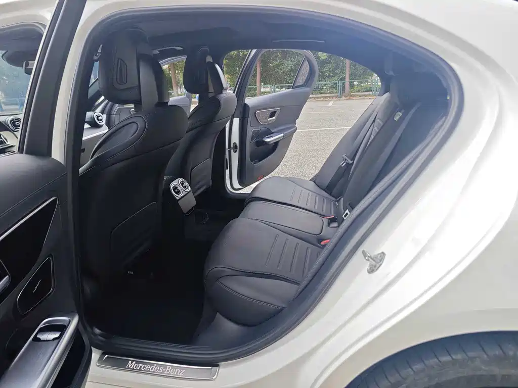 Mercedes-Benz C-Class 2025