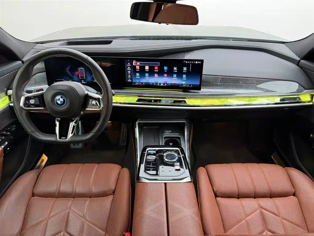 BMW i7 2025 — фото 7
