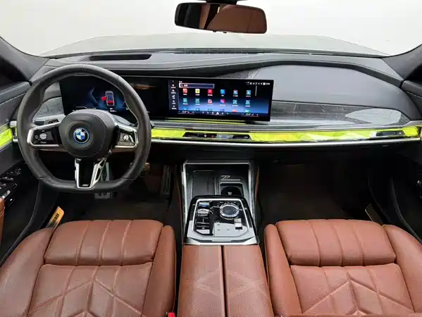 BMW i7 2025
