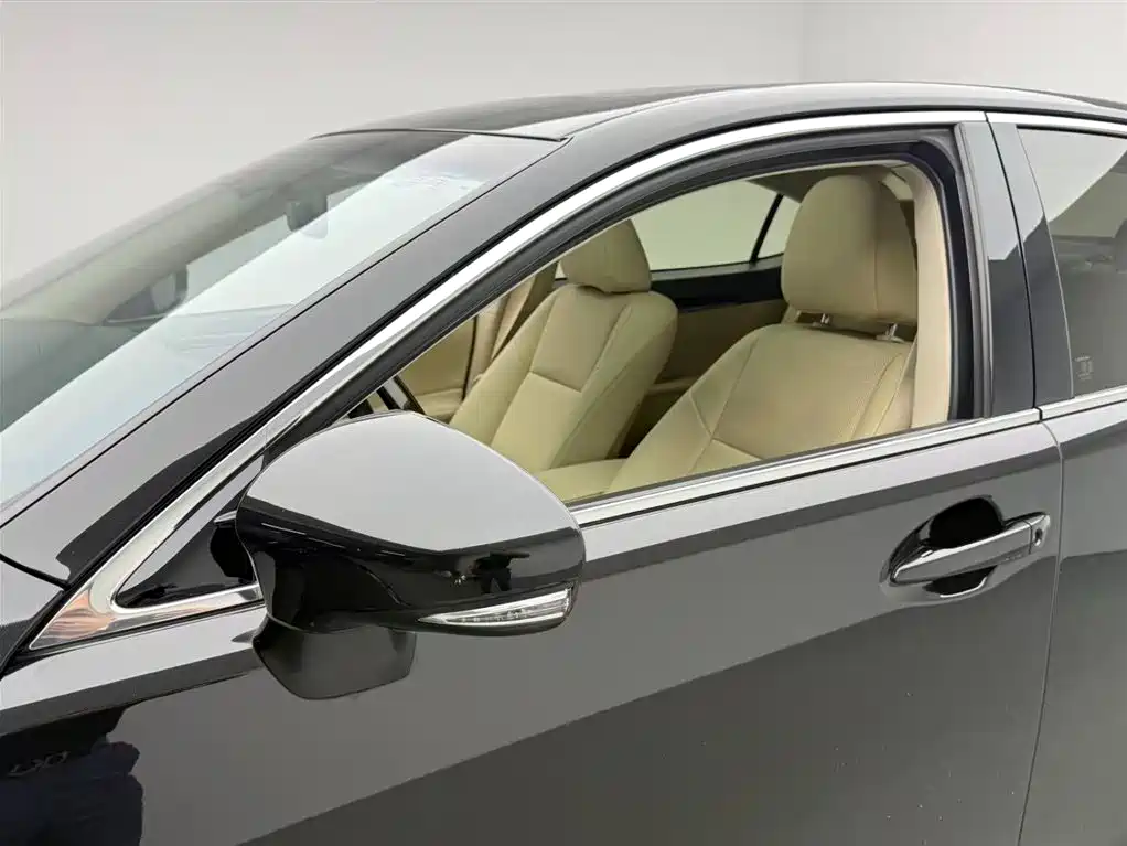 Lexus ES 2014 — фото 13