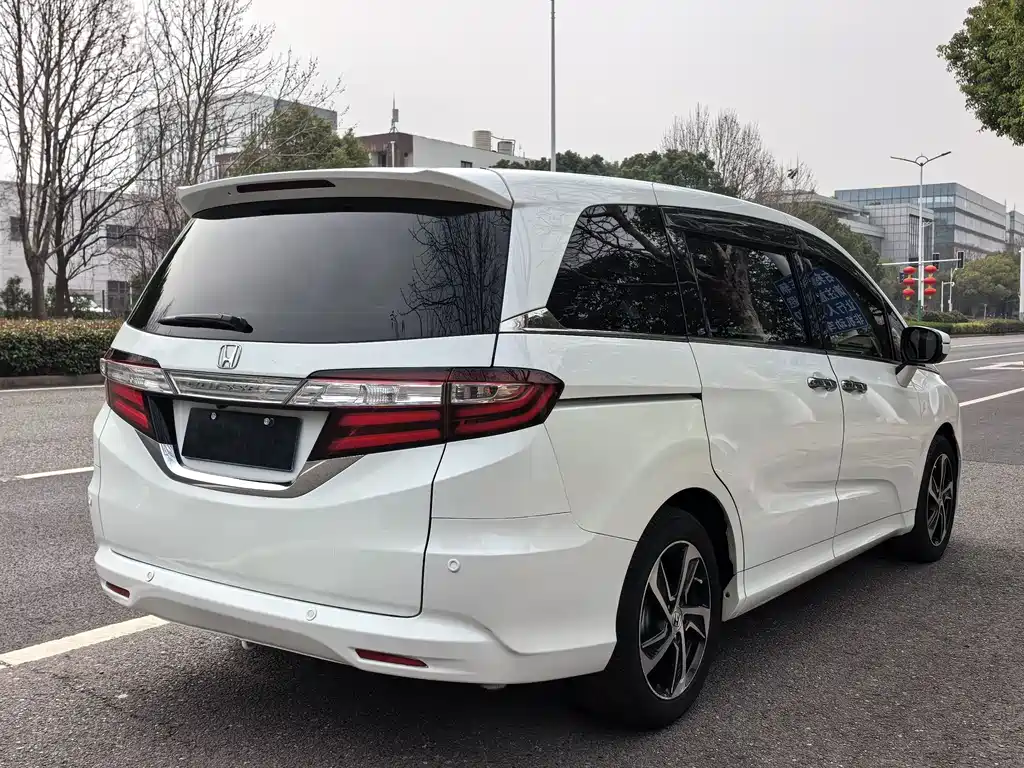 Honda Odyssey 2015 — фото 4