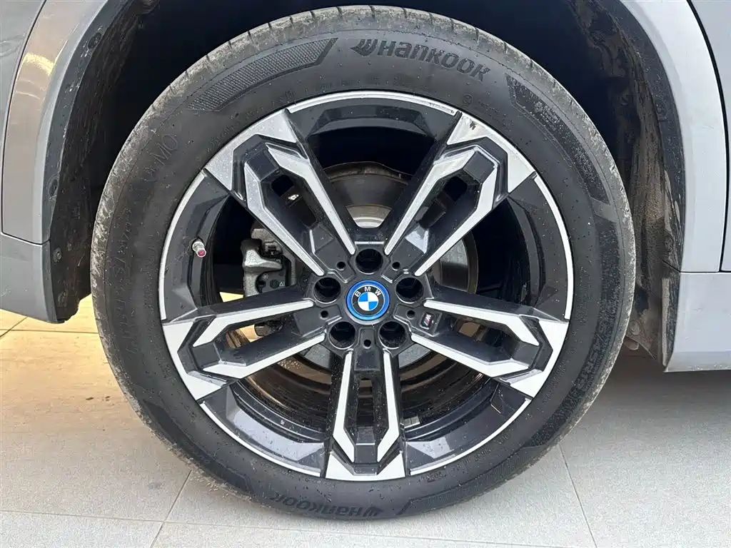 BMW iX1 2024 — фото 18