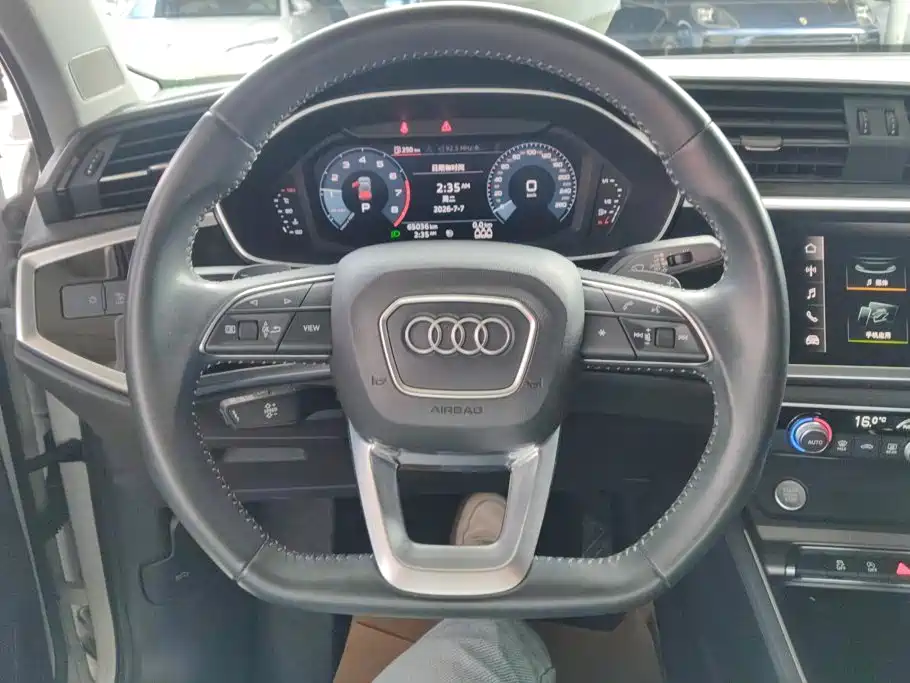 Audi Q3 2020 — фото 15