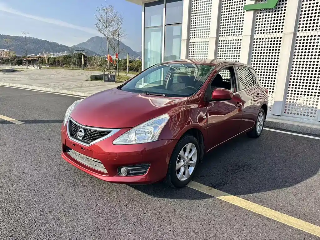 Nissan Tiida 2015 — фото 20