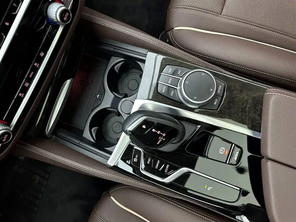 BMW 5 Series 2022 — фото 14