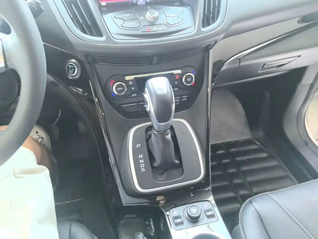 Ford Kuga 2015 — фото 14