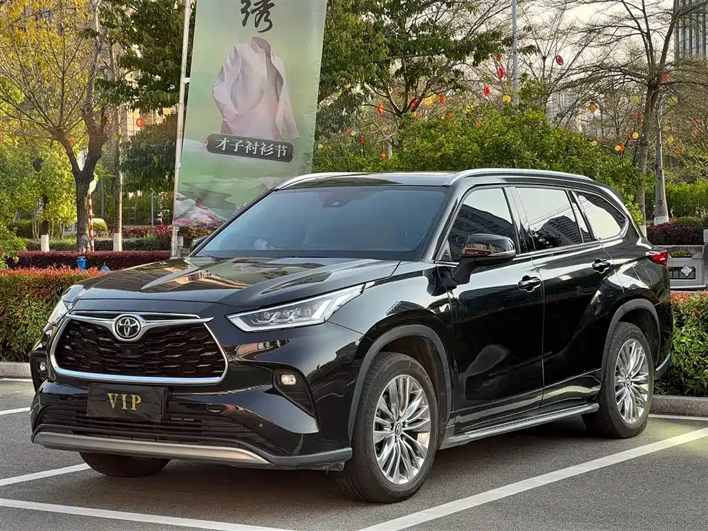 Toyota Highlander 2024 — фото 1