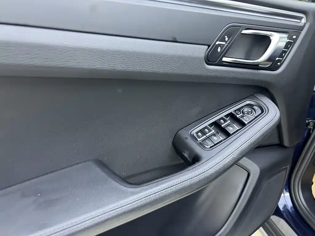 Porsche Macan 2019 — фото 19