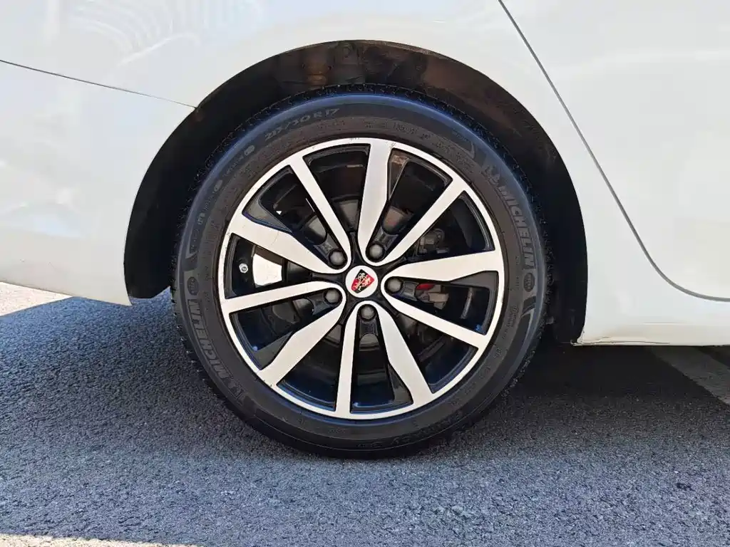 Roewe i6 Classic 2018 — фото 33