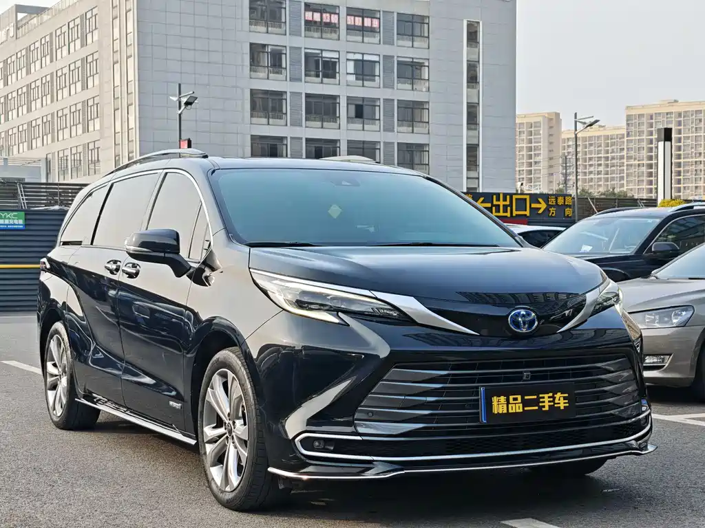 Toyota Sienna 2024 — фото 3