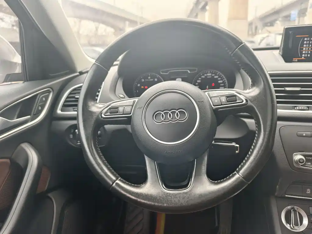 Audi Q3 2015 — фото 11