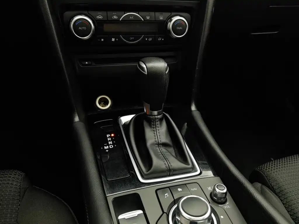 Mazda 3 Axela 2019 — фото 13