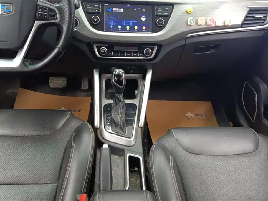 Geely Vision X3 2018 — фото 16