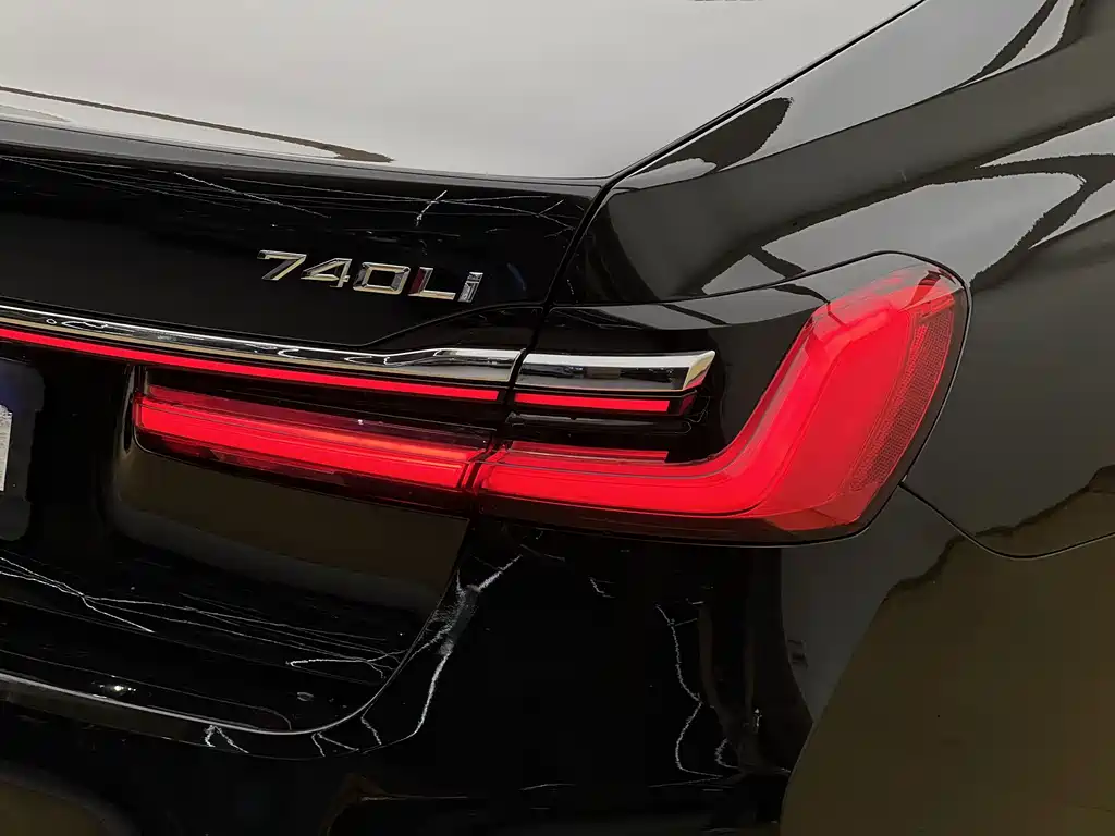 BMW 7 Series 2018 — фото 25