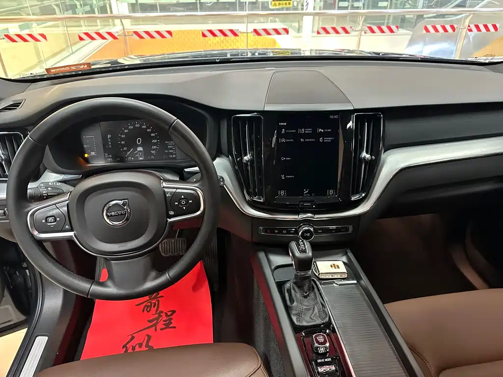 Volvo XC60 2020 — фото 9
