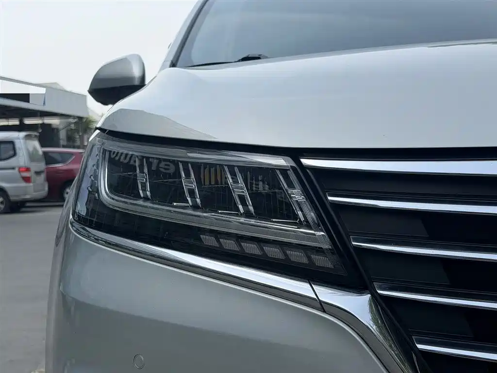 Roewe RX5 New Energy 2018 — фото 3