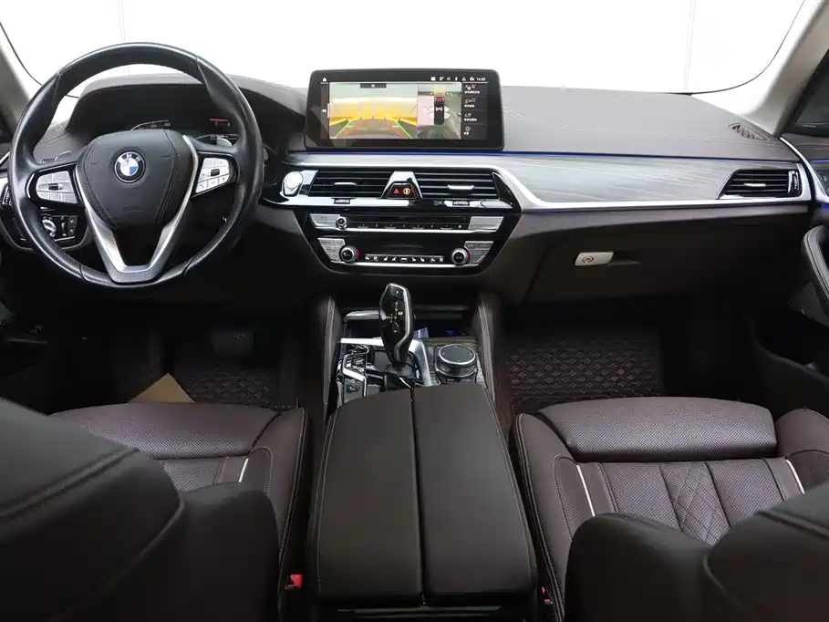 BMW 5 Series 2022 — фото 27