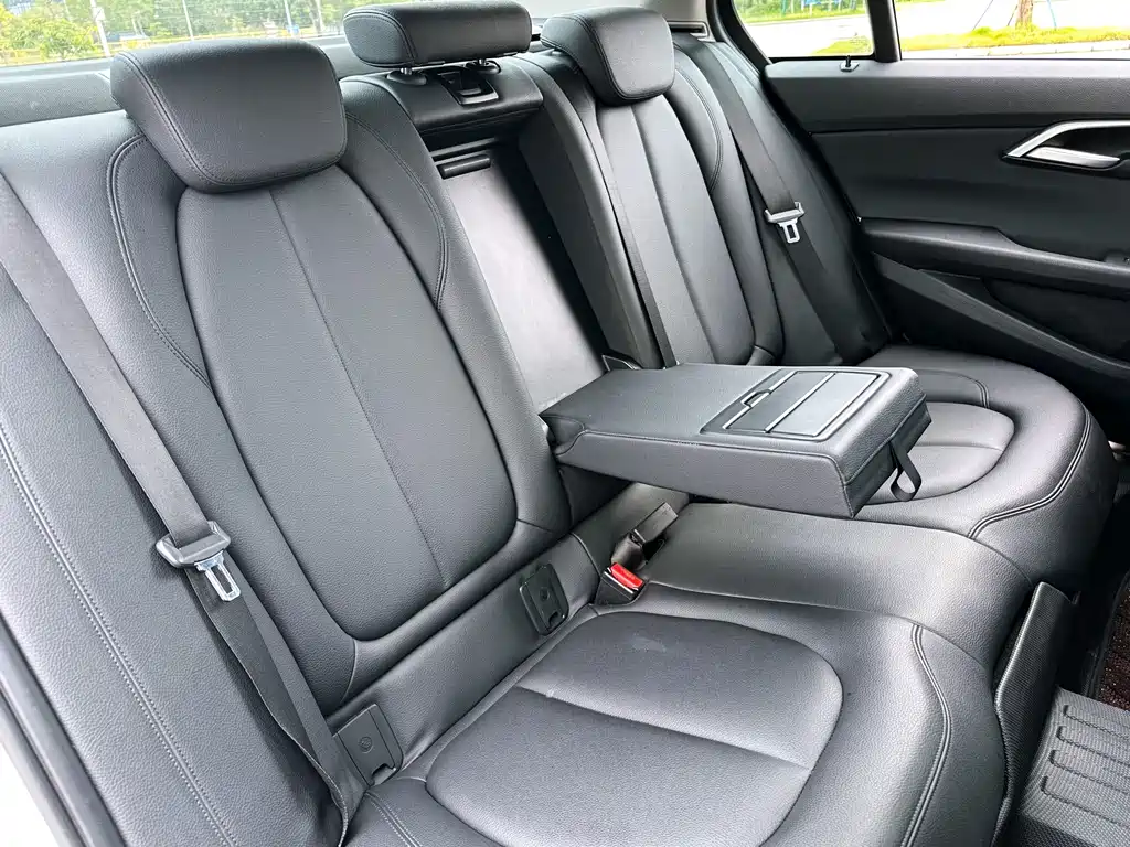 BMW 1 Series 2019 — фото 12