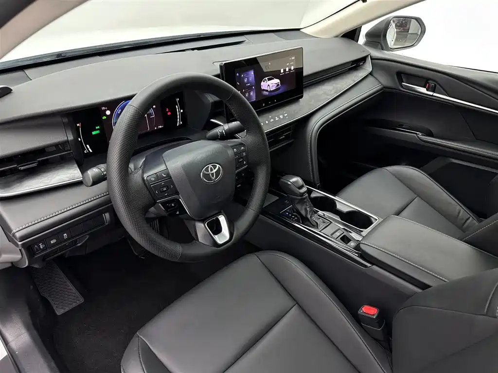 Toyota Camry 2024 — фото 16